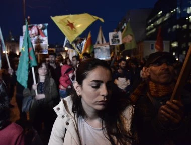 Προπύλαια: Συγκέντρωση για την τουρκική εισβολή στην Αφρίν (φωτό)